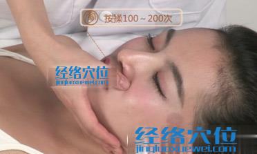 按摩迎香穴