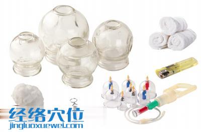 準備工具：火罐，氣罐、拔罐器、止血鉗、酒精棉球、打火機、熱毛巾。
